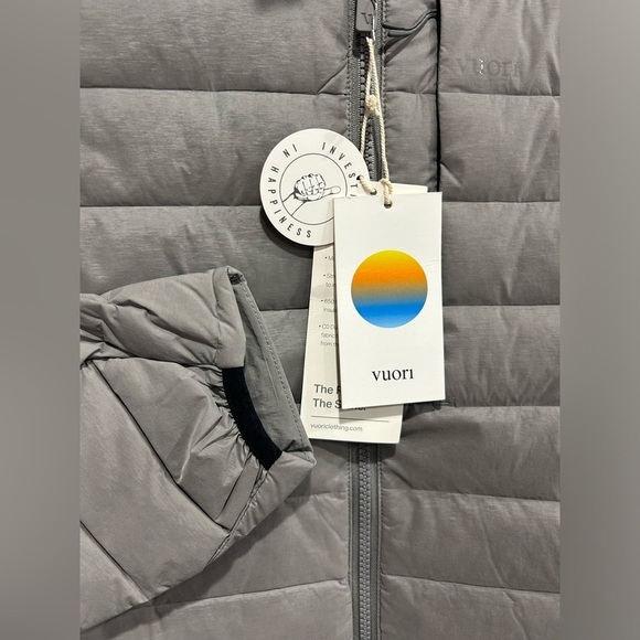 Vuori Men's Large Steadfast Full Zip Hooded Jacket Insulated Grey NWT Down - Picture 4 of 8